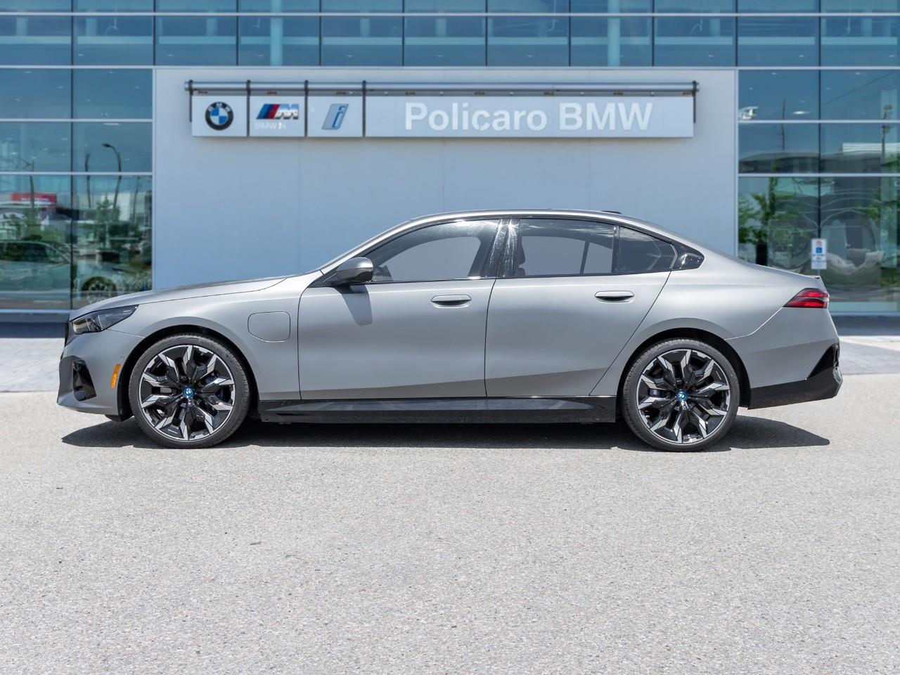 2025 BMW 550e xDrive 4dr All-Wheel Drive Sedan Photo