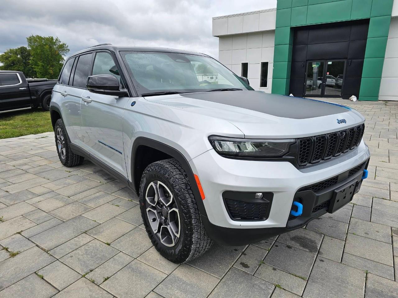 2022 Jeep Grand Cherokee 4xe Trailhawk 4dr 4x4 Photo2