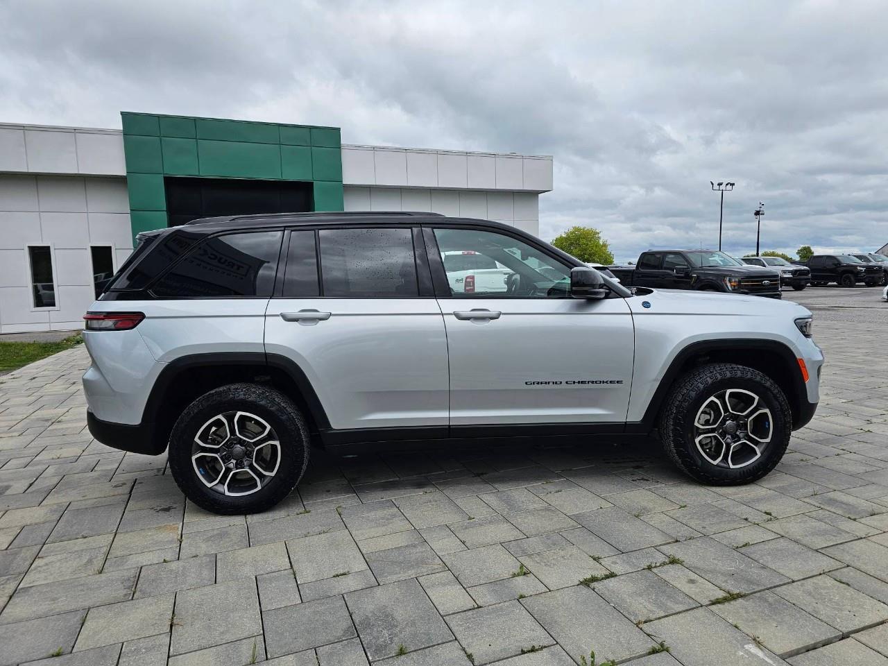 2022 Jeep Grand Cherokee 4xe Trailhawk 4dr 4x4 Photo3