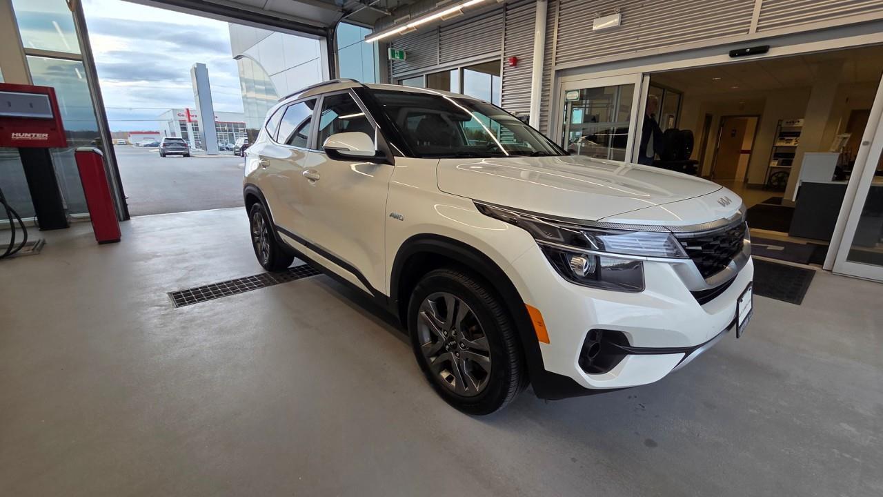 2023 Kia Seltos EX 4dr All-Wheel Drive Photo2