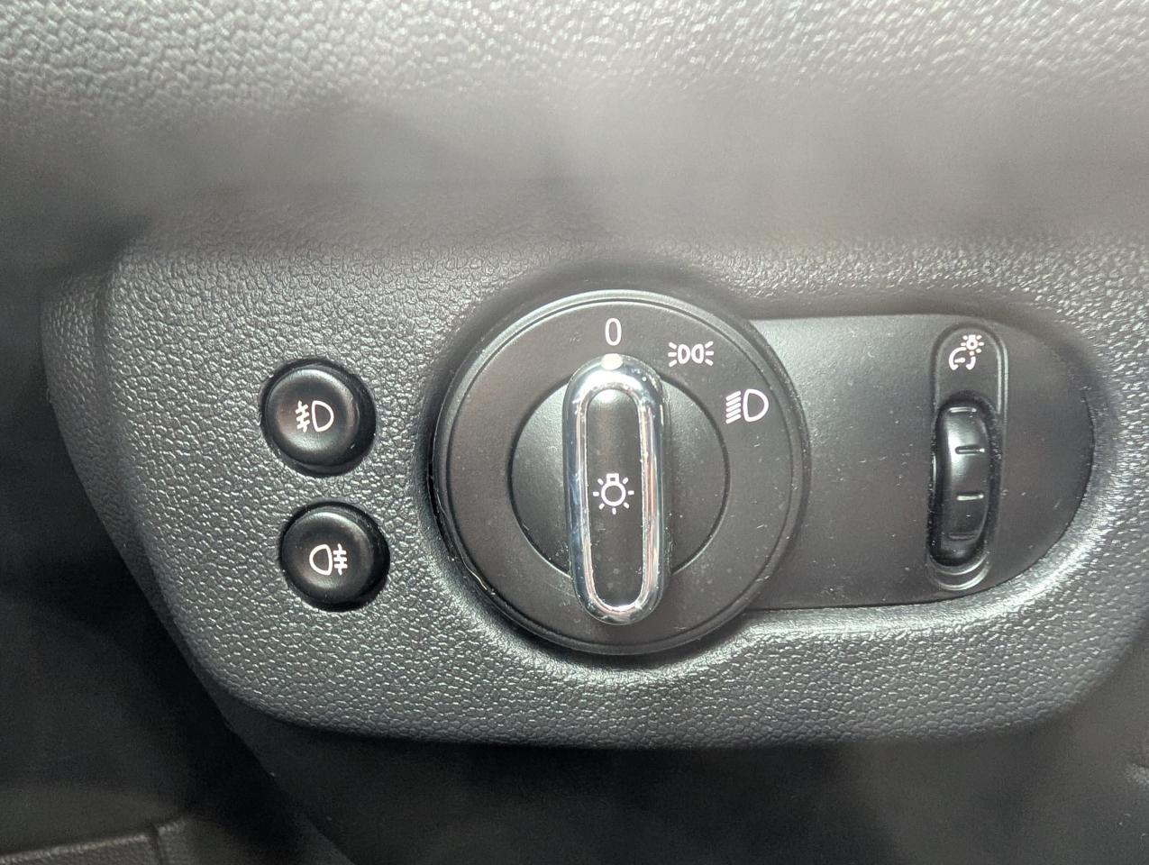 2016 MINI Clubman Cooper 4dr Front-Wheel Drive Photo