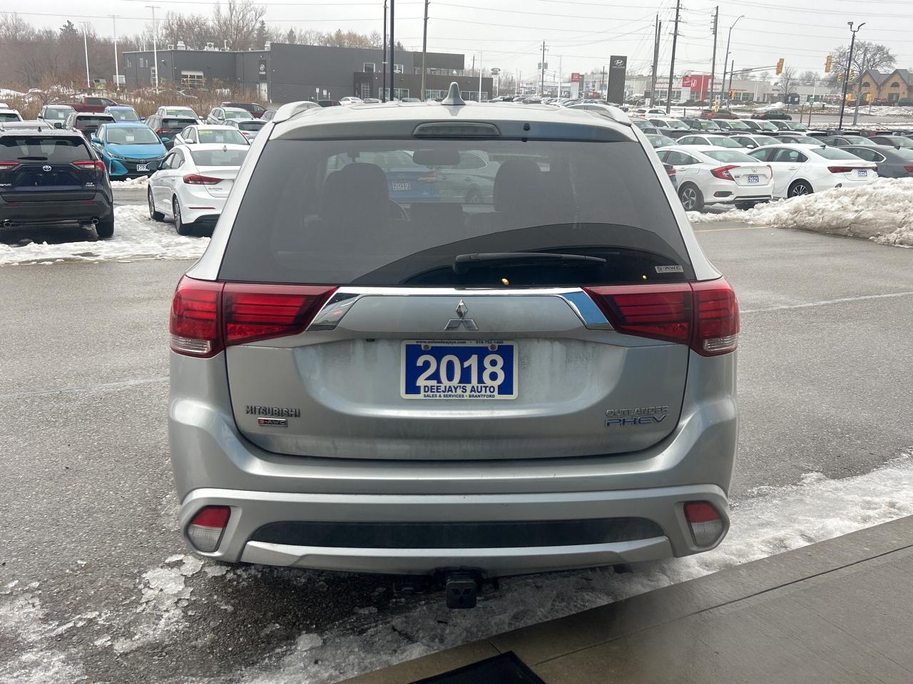 2018 Mitsubishi Outlander PHEV SE Hybrid PHEV Photo3