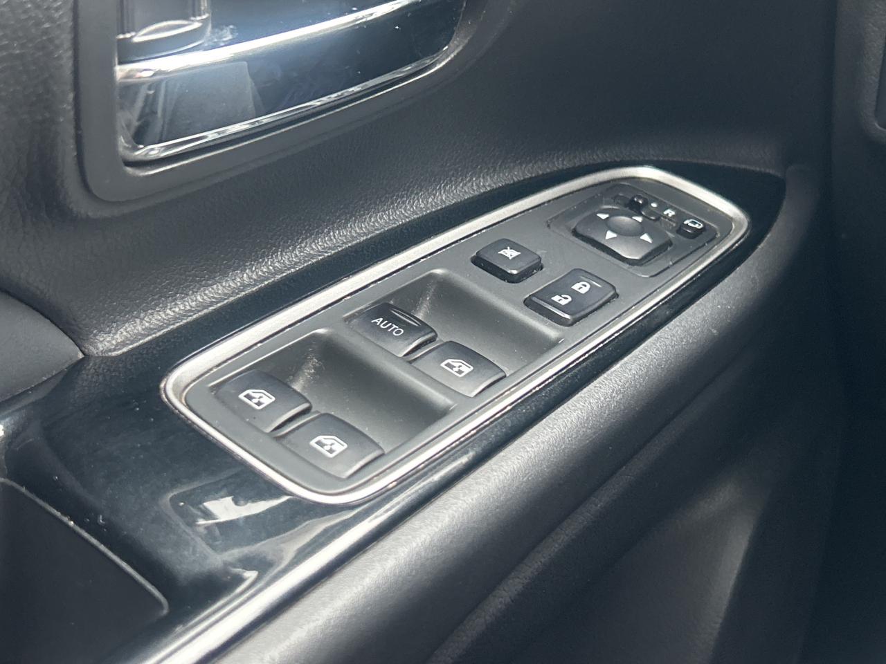 2018 Mitsubishi Outlander PHEV SE Hybrid PHEV Photo