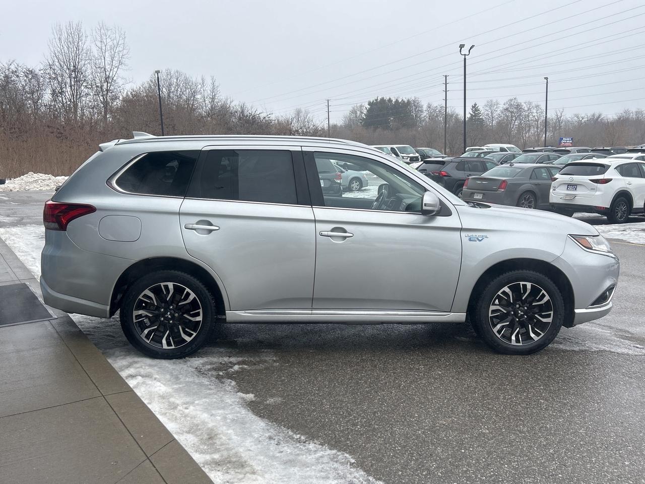 2018 Mitsubishi Outlander PHEV SE Hybrid PHEV Photo2