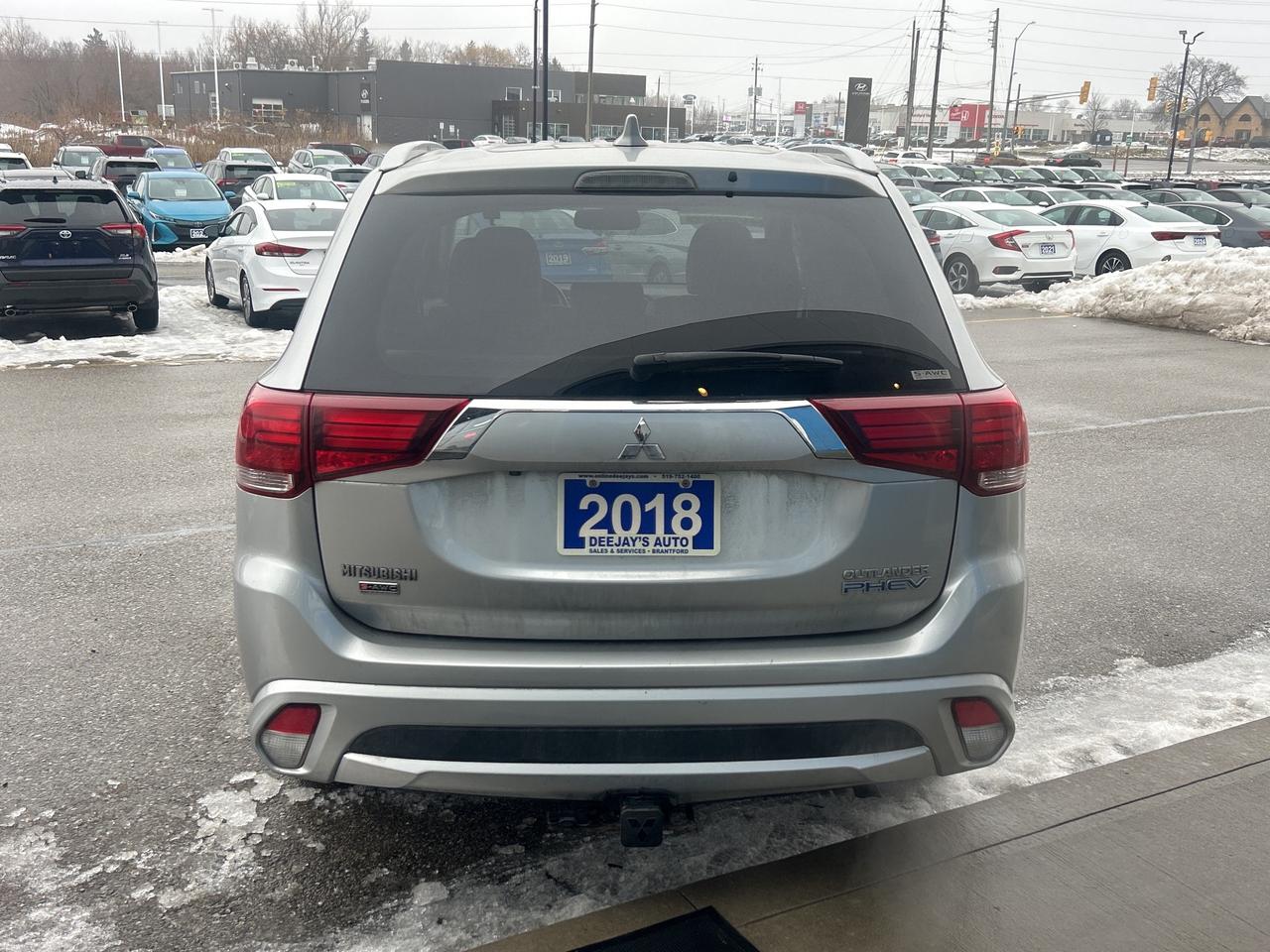 2018 Mitsubishi Outlander PHEV SE Hybrid PHEV Photo3