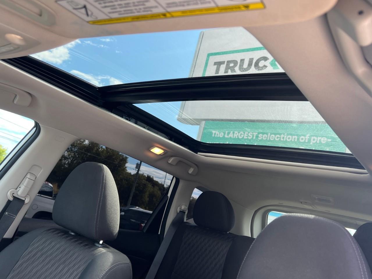 2020 Nissan Rogue SV (CVT) 4dr All-Wheel Drive Photo