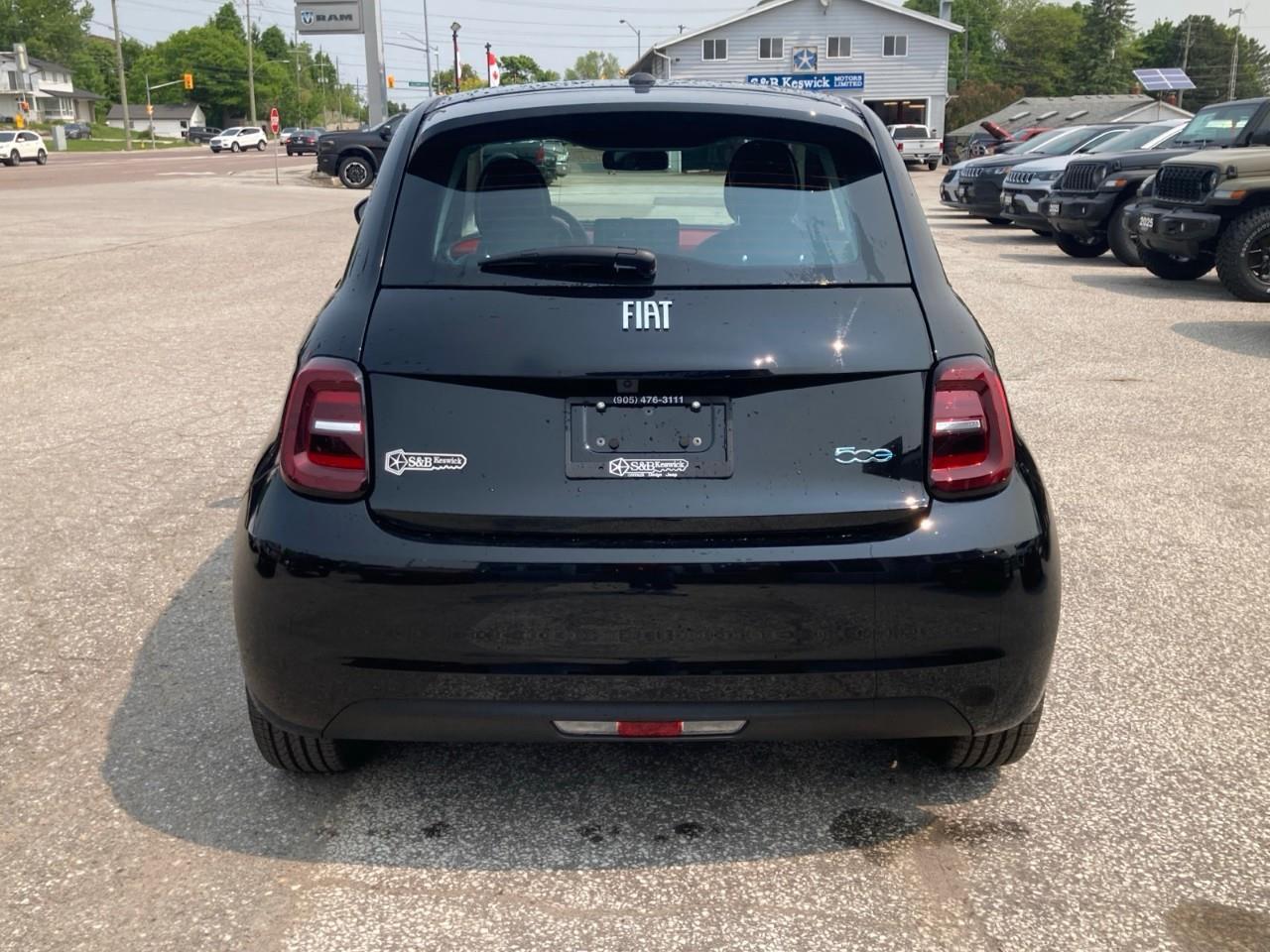 2025 Fiat 500E Base 2dr Hatchback Photo