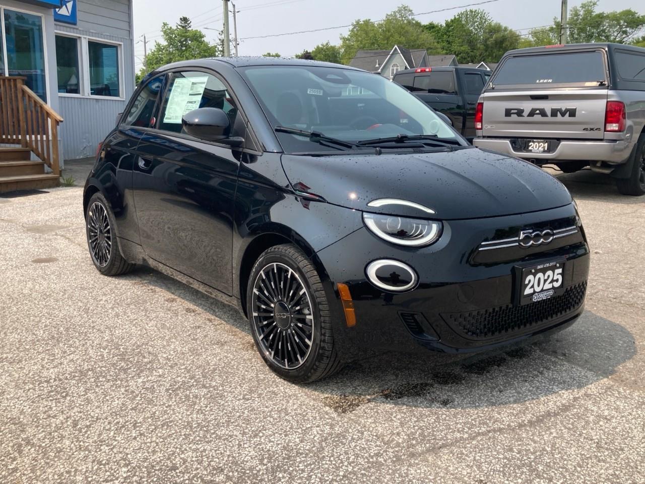 2025 Fiat 500E Base 2dr Hatchback Photo