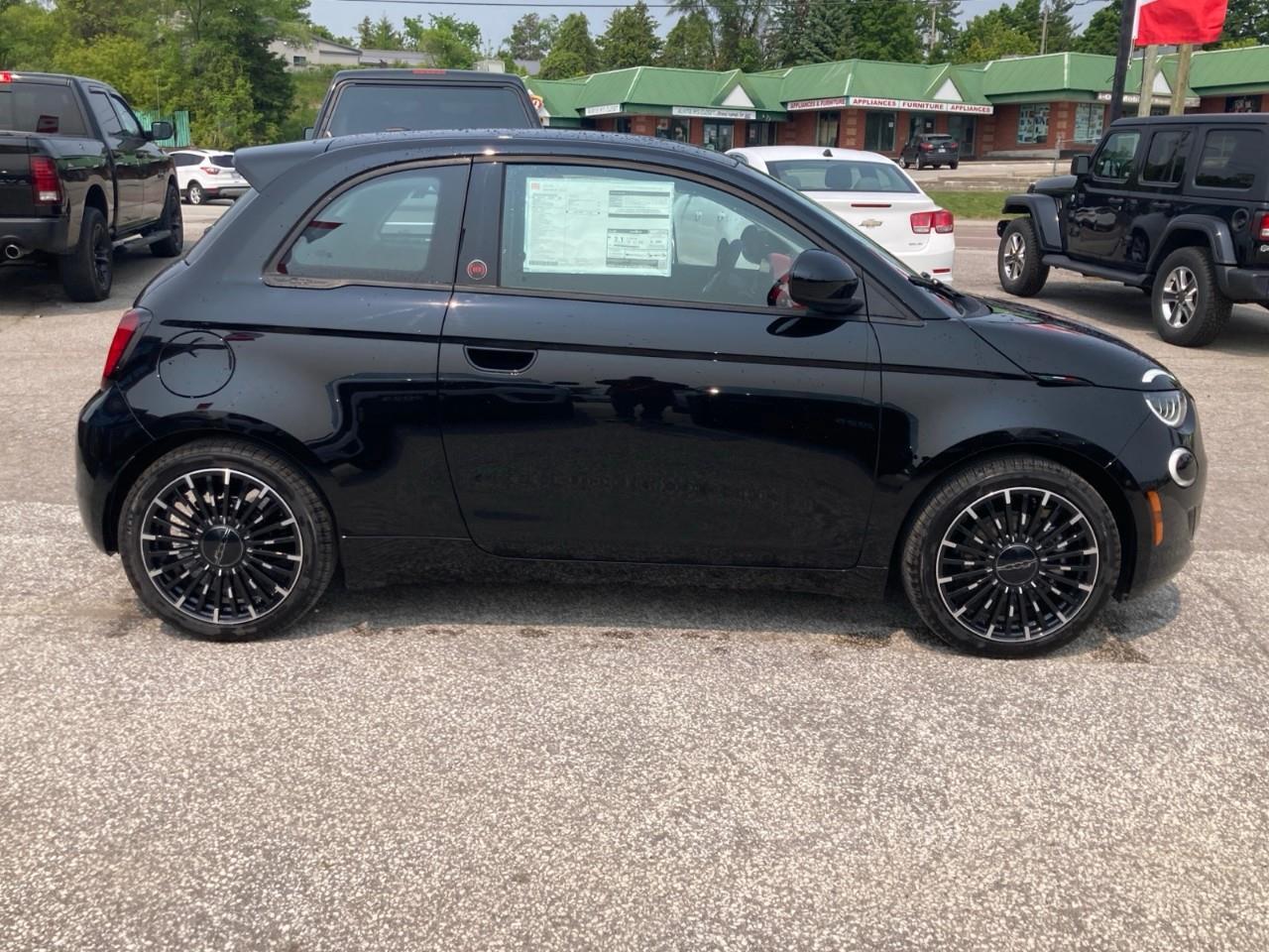 2025 Fiat 500E Base 2dr Hatchback Photo