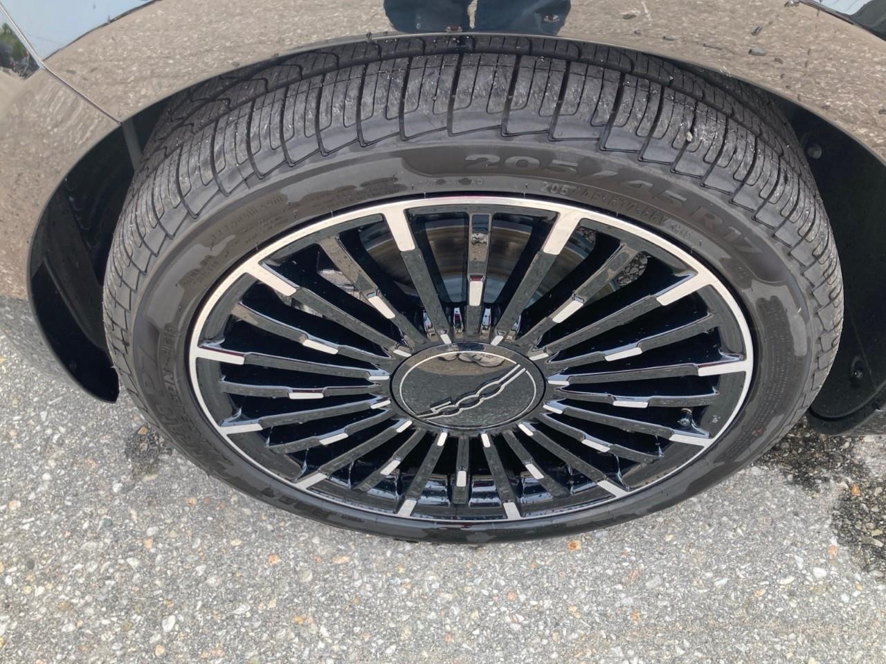 2025 Fiat 500E Base 2dr Hatchback Photo