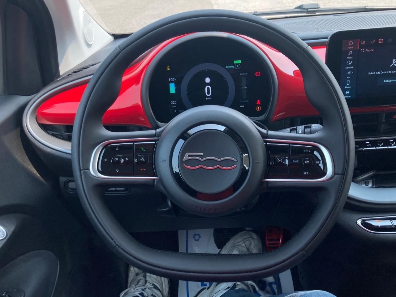 2025 Fiat 500E Base 2dr Hatchback Photo