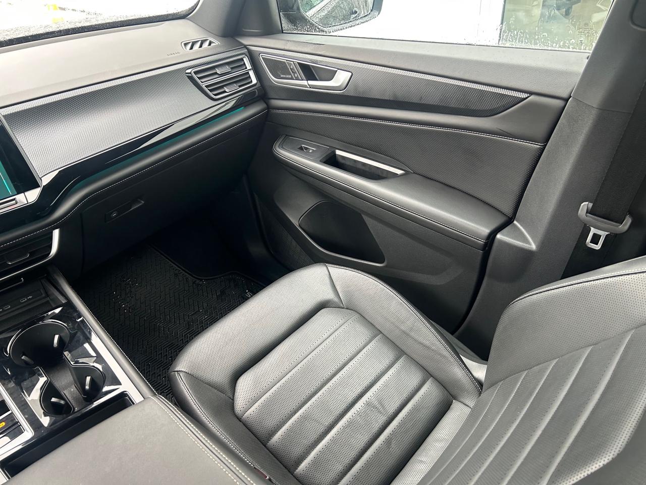 2024 Volkswagen Atlas Cross Sport 2.0 TSI Highline 4dr All-Wheel Drive 4MOTION Photo