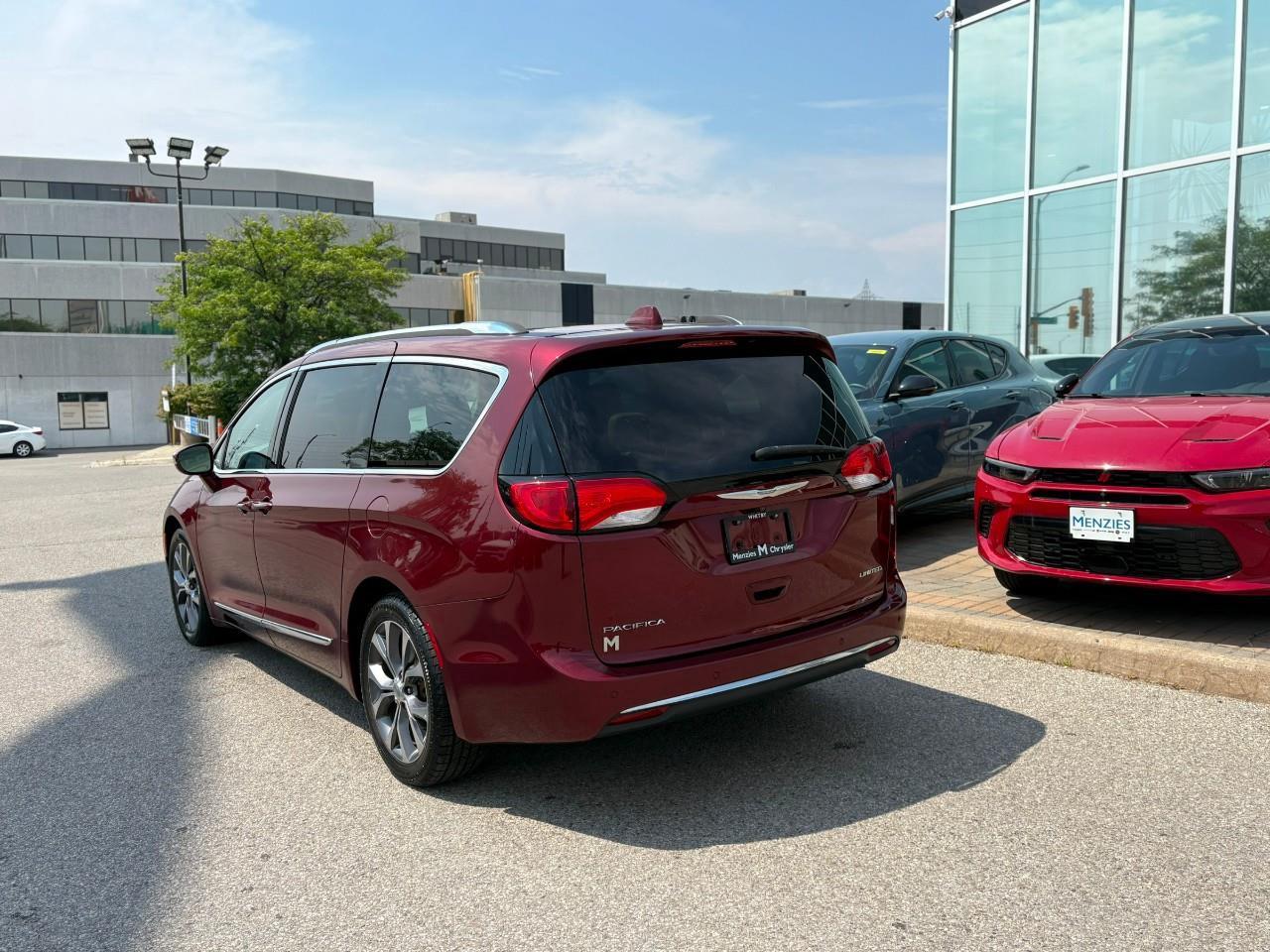 2017 Chrysler Pacifica Limited Passenger Van Photo