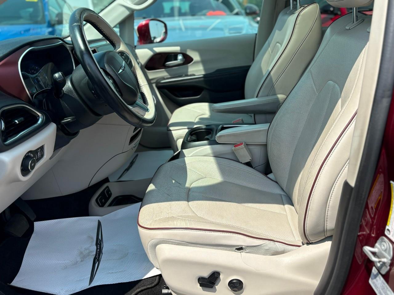 2017 Chrysler Pacifica Limited Passenger Van Photo