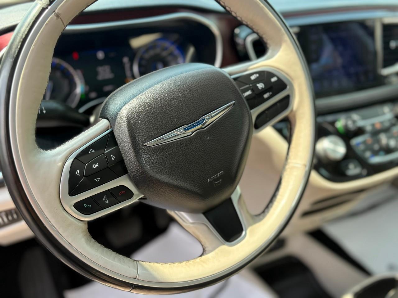 2017 Chrysler Pacifica Limited Passenger Van Photo