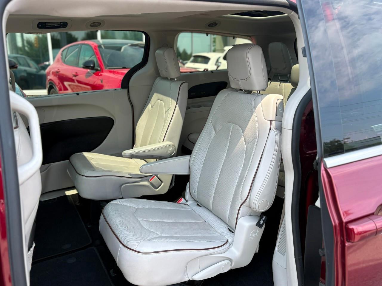 2017 Chrysler Pacifica Limited Passenger Van Photo