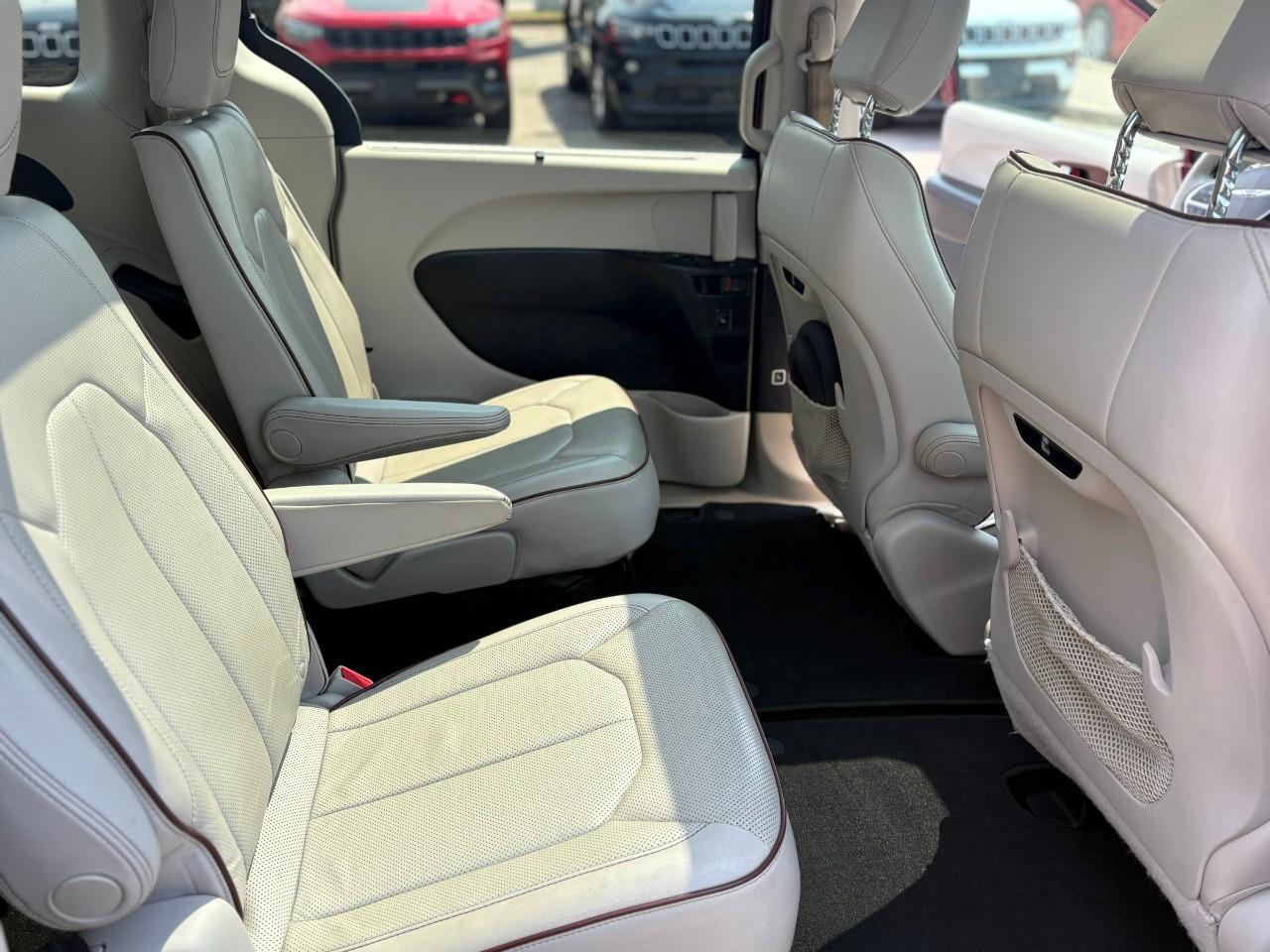 2017 Chrysler Pacifica Limited Passenger Van Photo