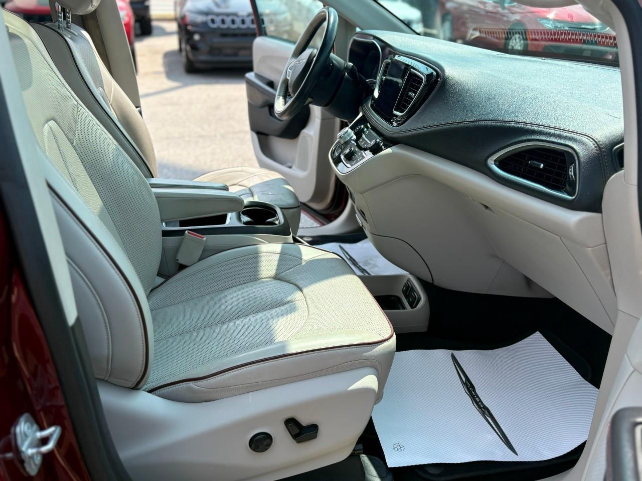 2017 Chrysler Pacifica Limited Passenger Van Photo