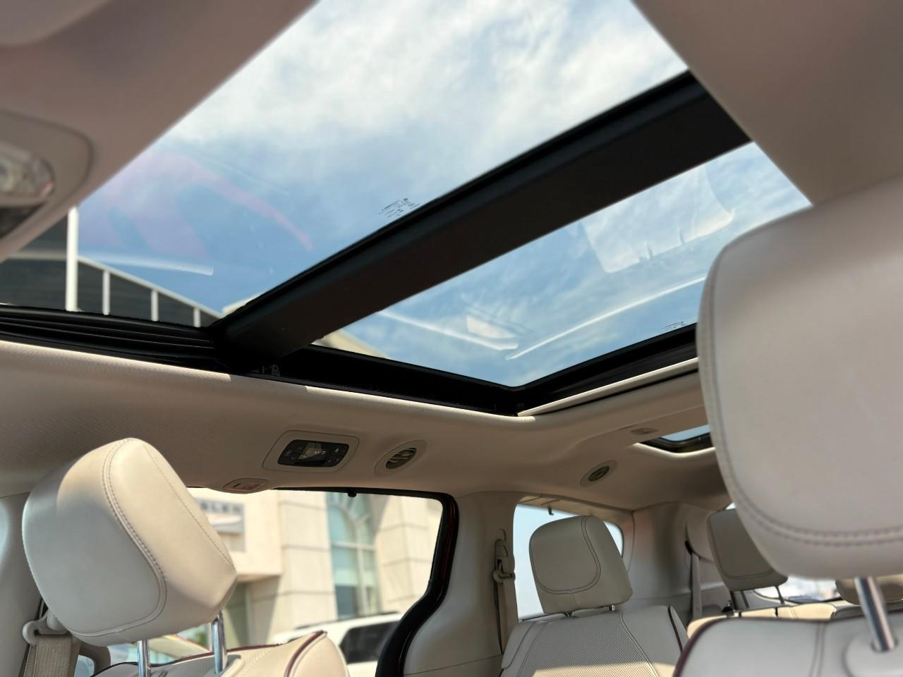 2017 Chrysler Pacifica Limited Passenger Van Photo