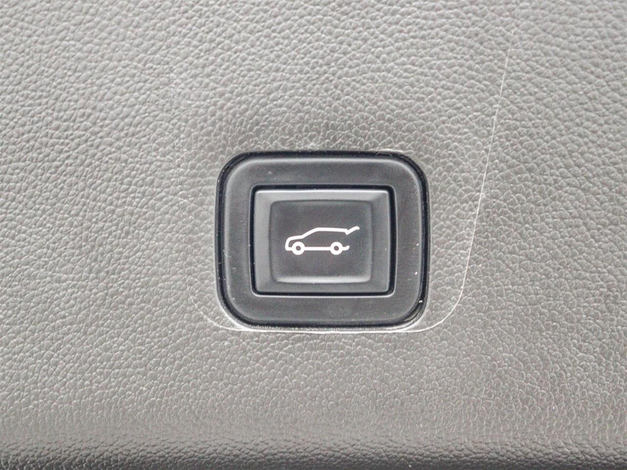 2023 Chevrolet Traverse LT Cloth All-Wheel Drive Photo
