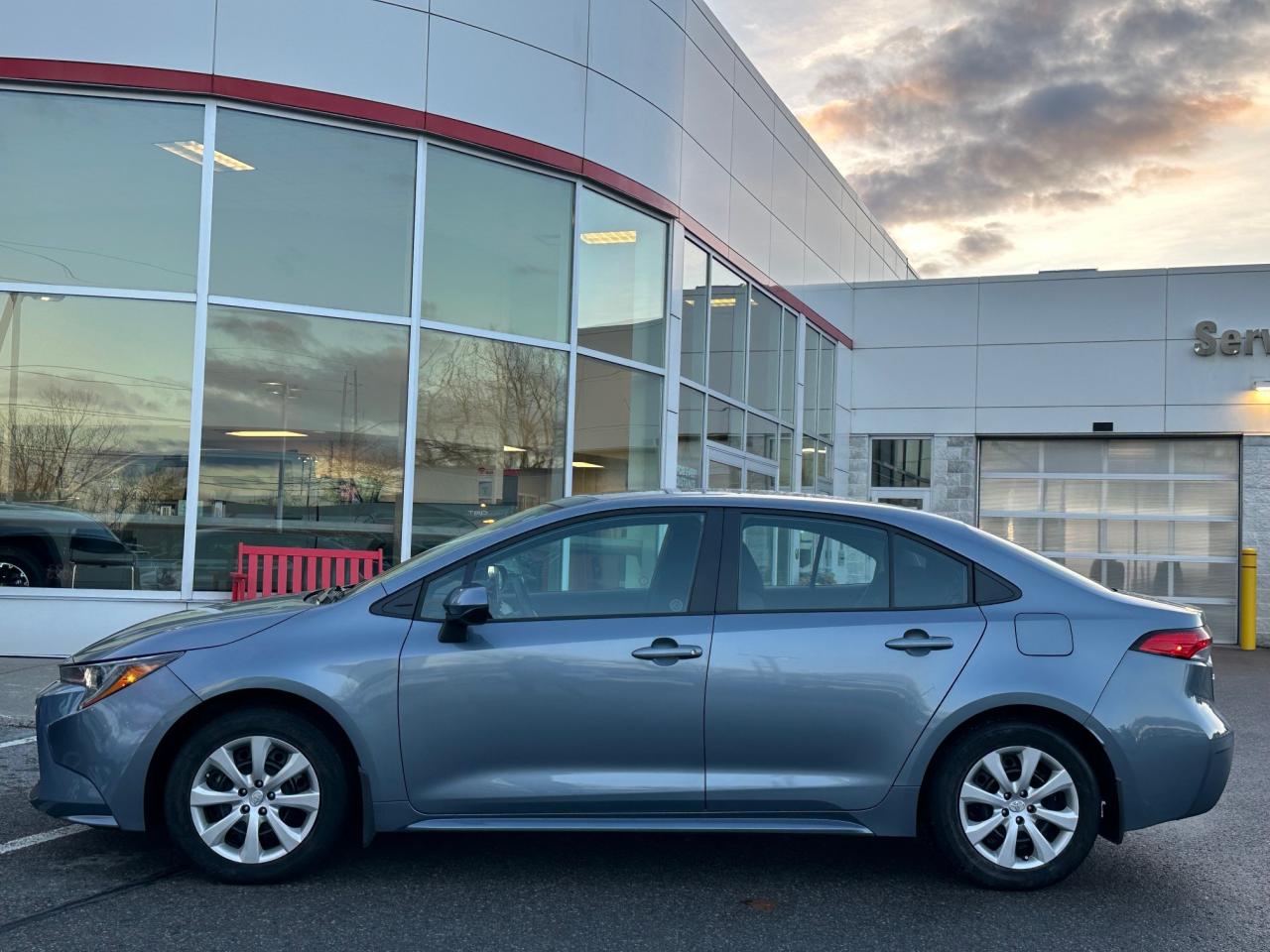 2022 Toyota Corolla LE 4DR SEDAN Photo3