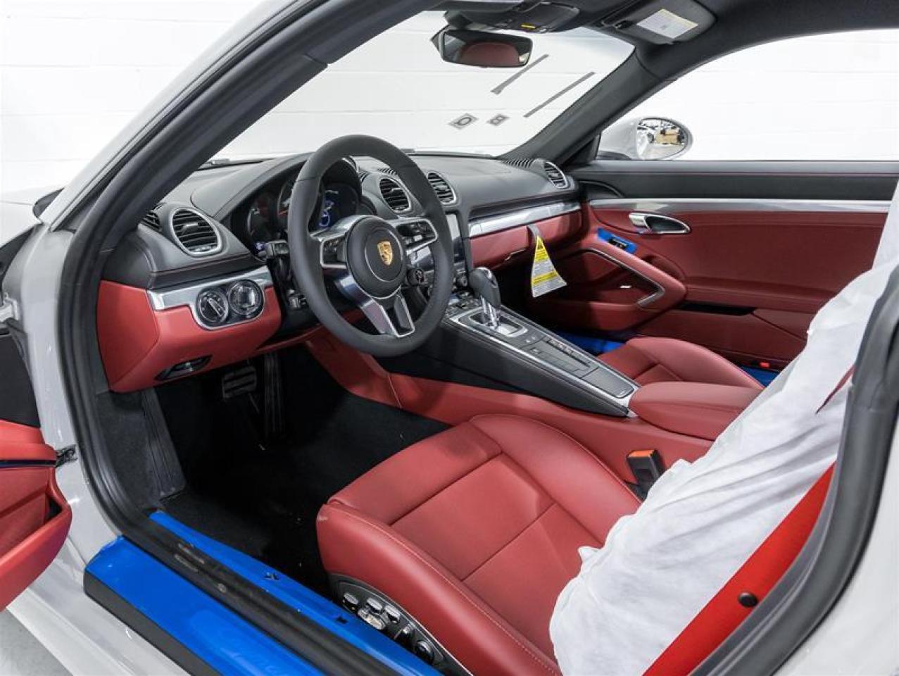 2025 Porsche 718 Cayman  Photo