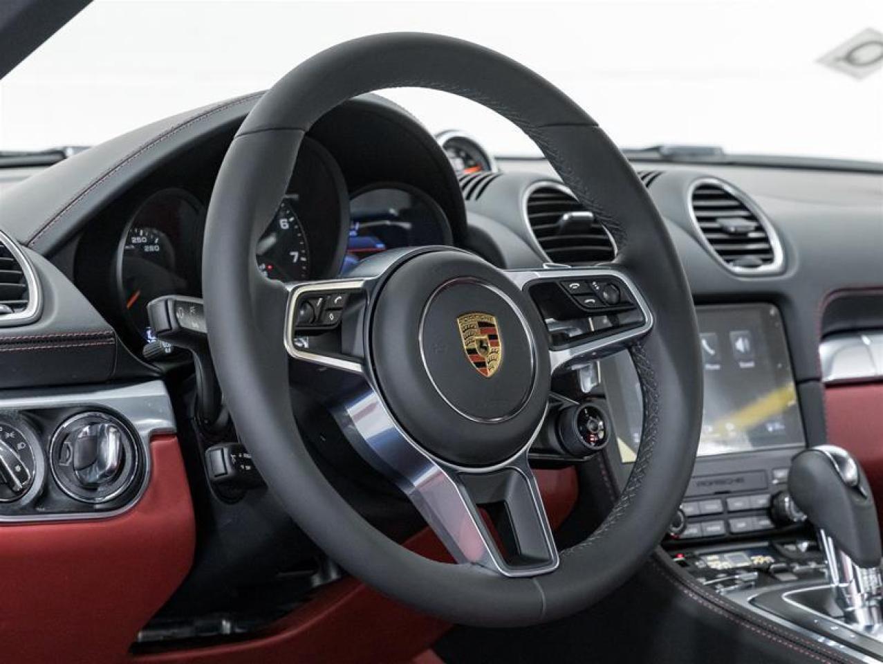 2025 Porsche 718 Cayman  Photo