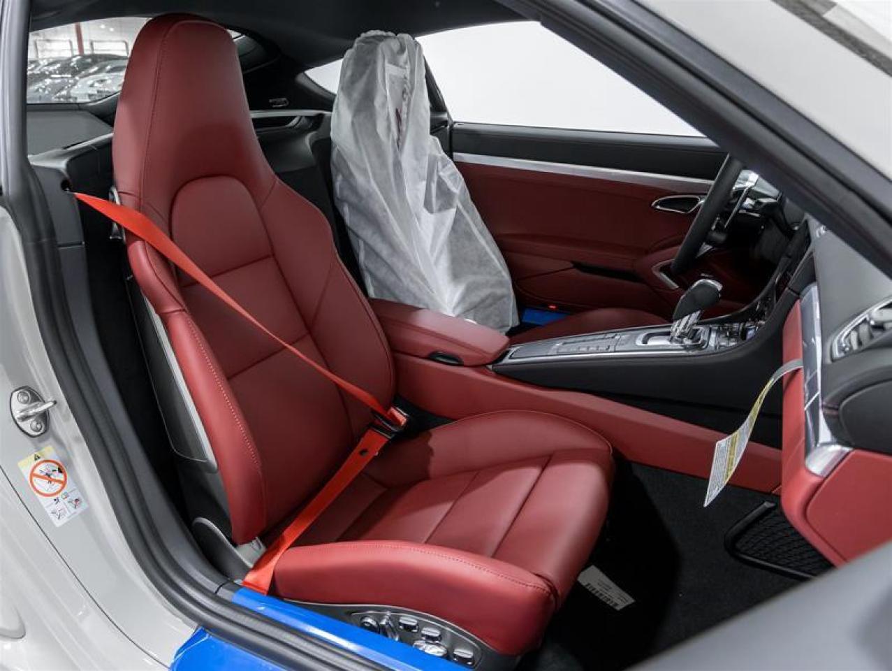 2025 Porsche 718 Cayman  Photo