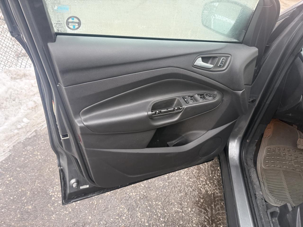 2014 Ford Escape *** 3 YEAR WARRANTY INCLUDED *** Photo