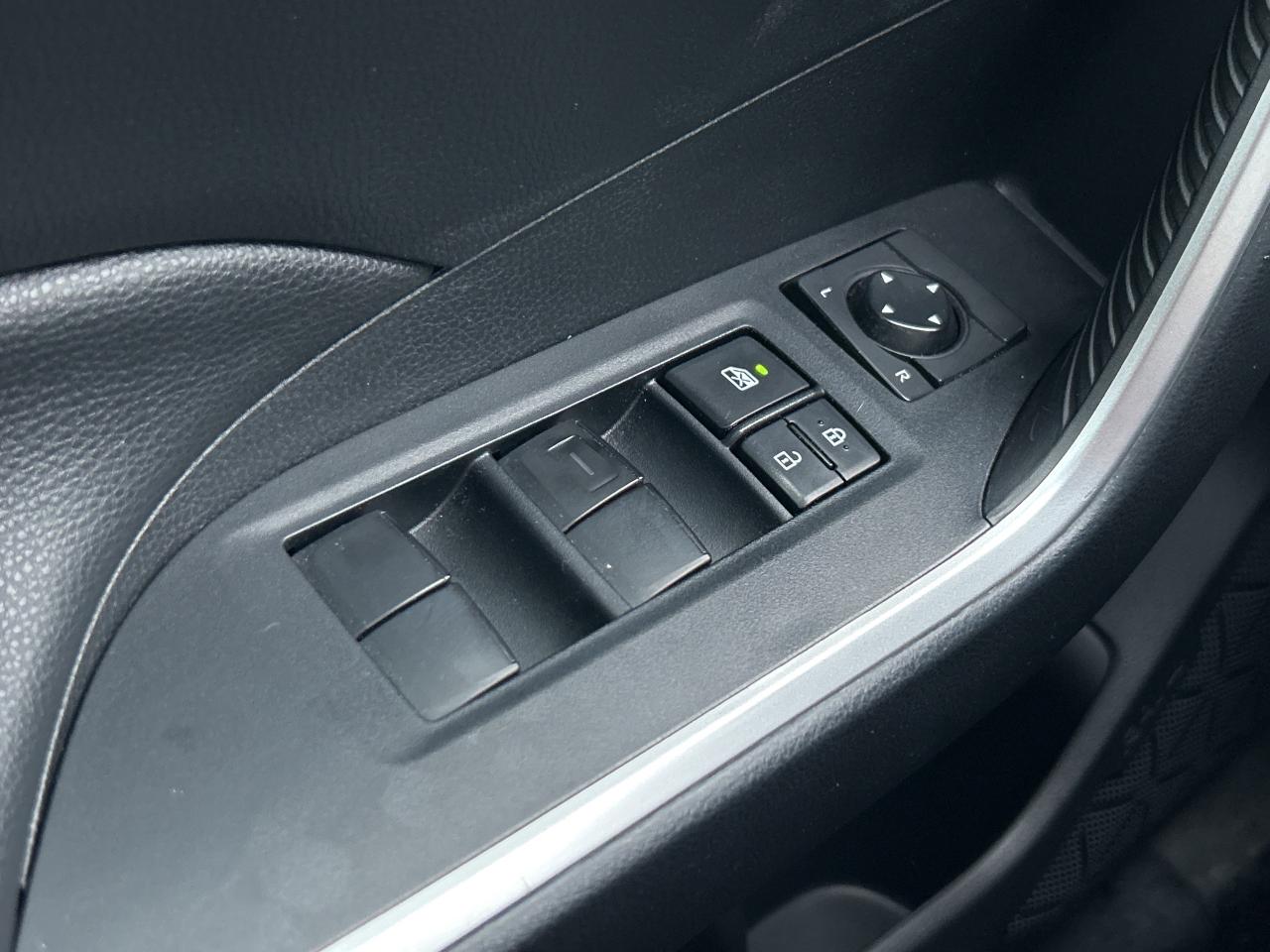 2019 Toyota RAV4 LE Photo