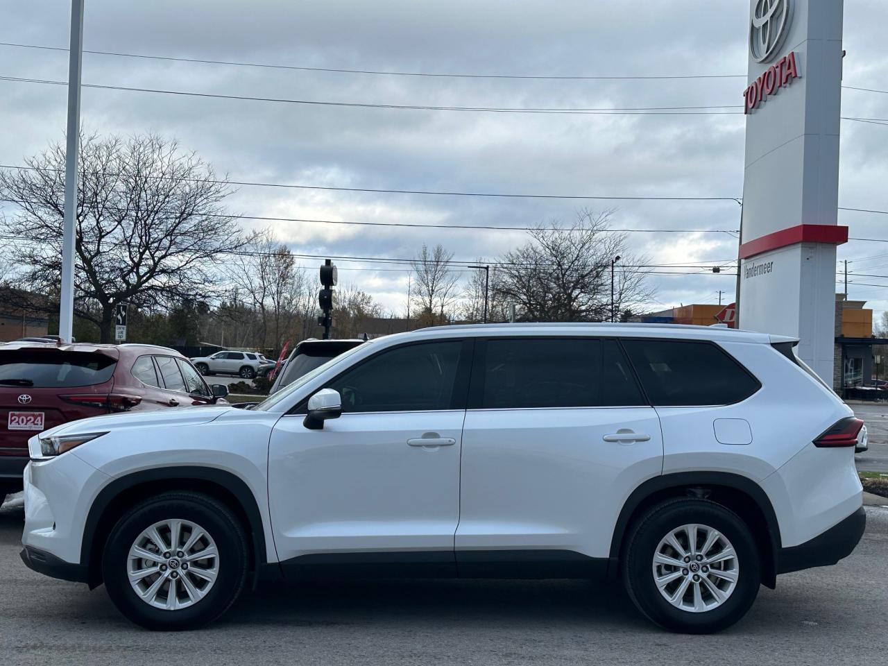 2025 Toyota Grand Highlander Hybrid XLE 4dr All-Wheel Drive Photo3