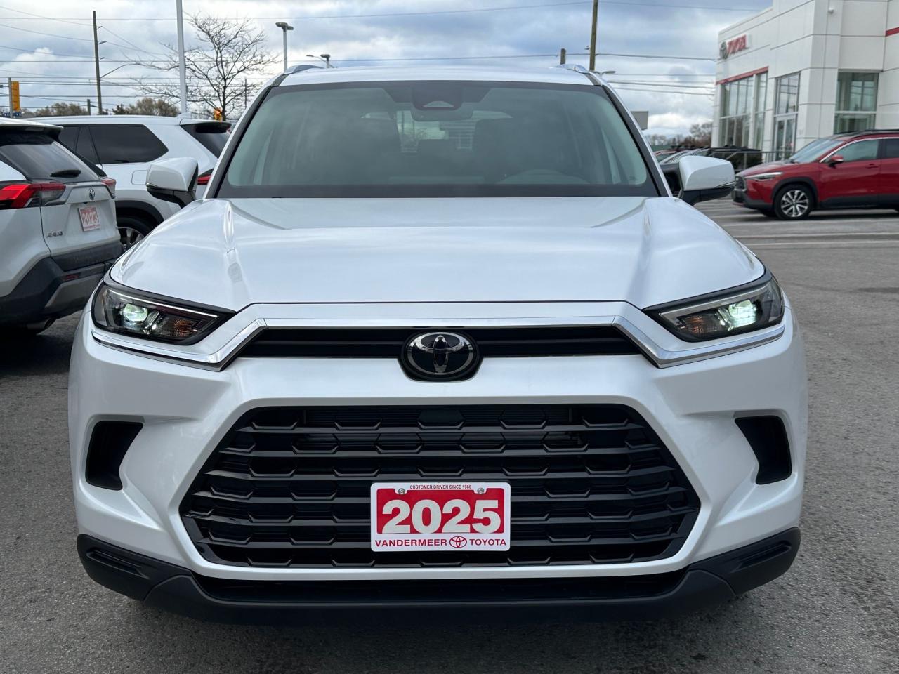 2025 Toyota Grand Highlander Hybrid XLE 4dr All-Wheel Drive Photo2