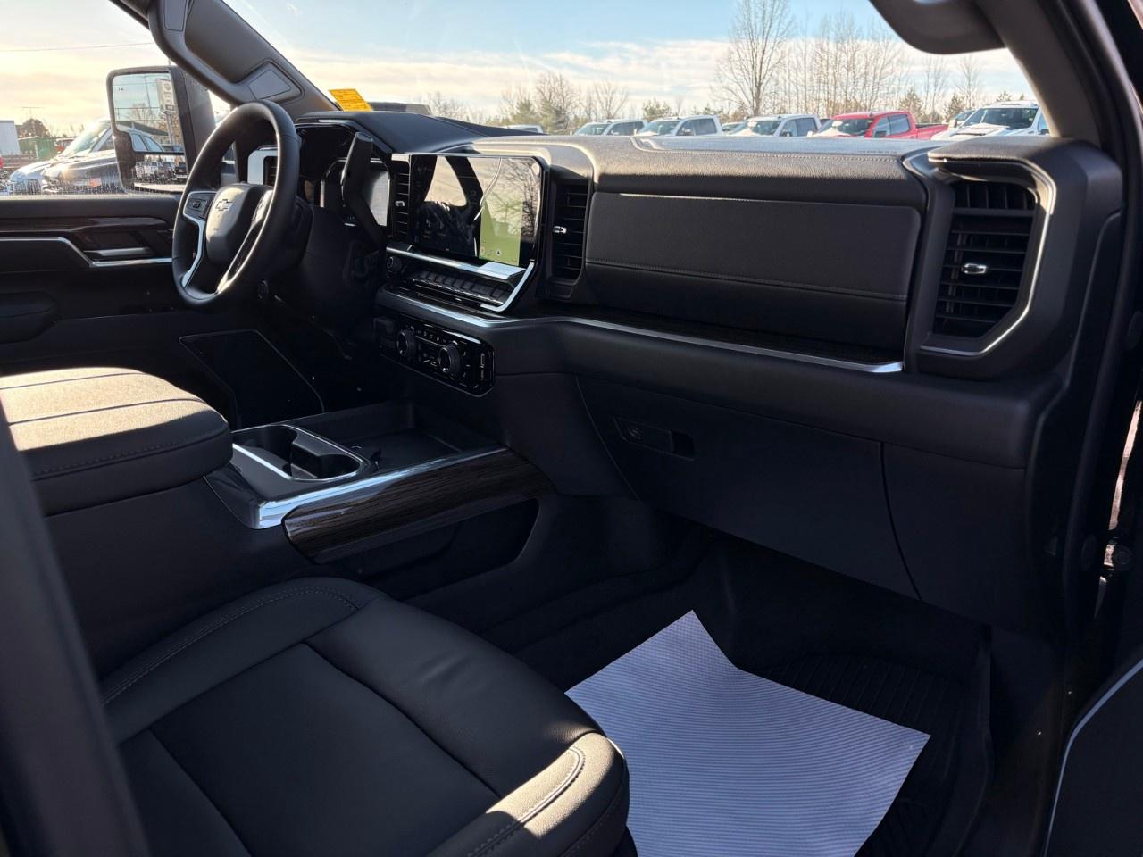 2026 Chevrolet SILVERADO 2500HD 4WD Crew Cab Standard Box LT Photo