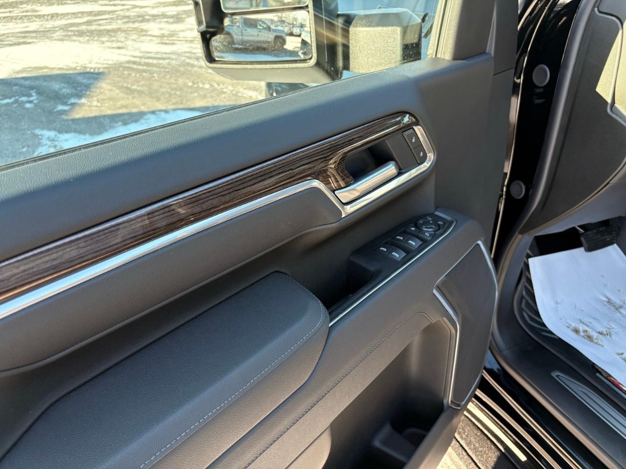 2026 Chevrolet SILVERADO 2500HD 4WD Crew Cab Standard Box LT Photo