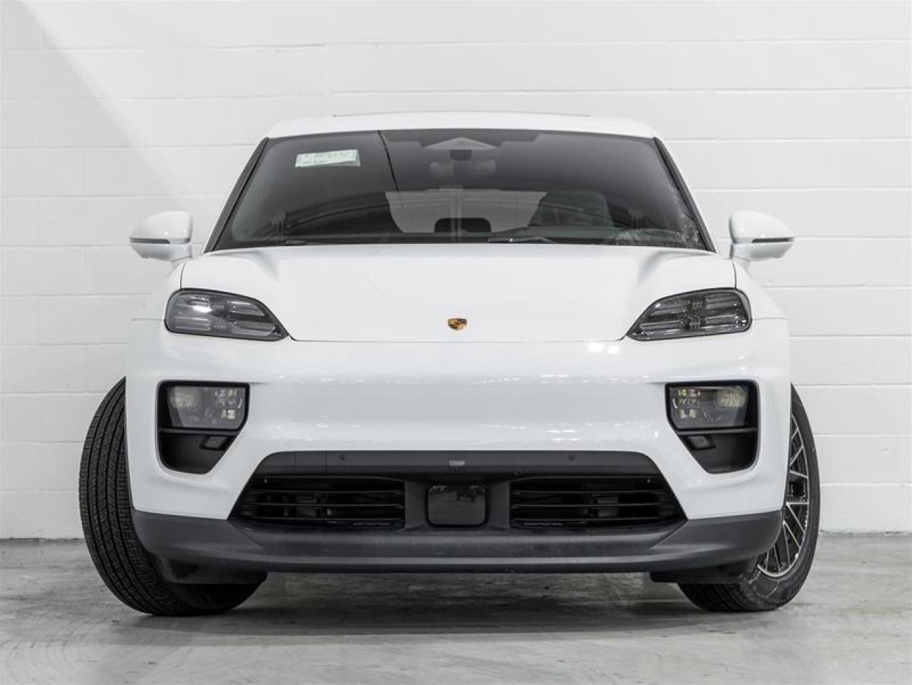 2025 Porsche Macan  Photo3