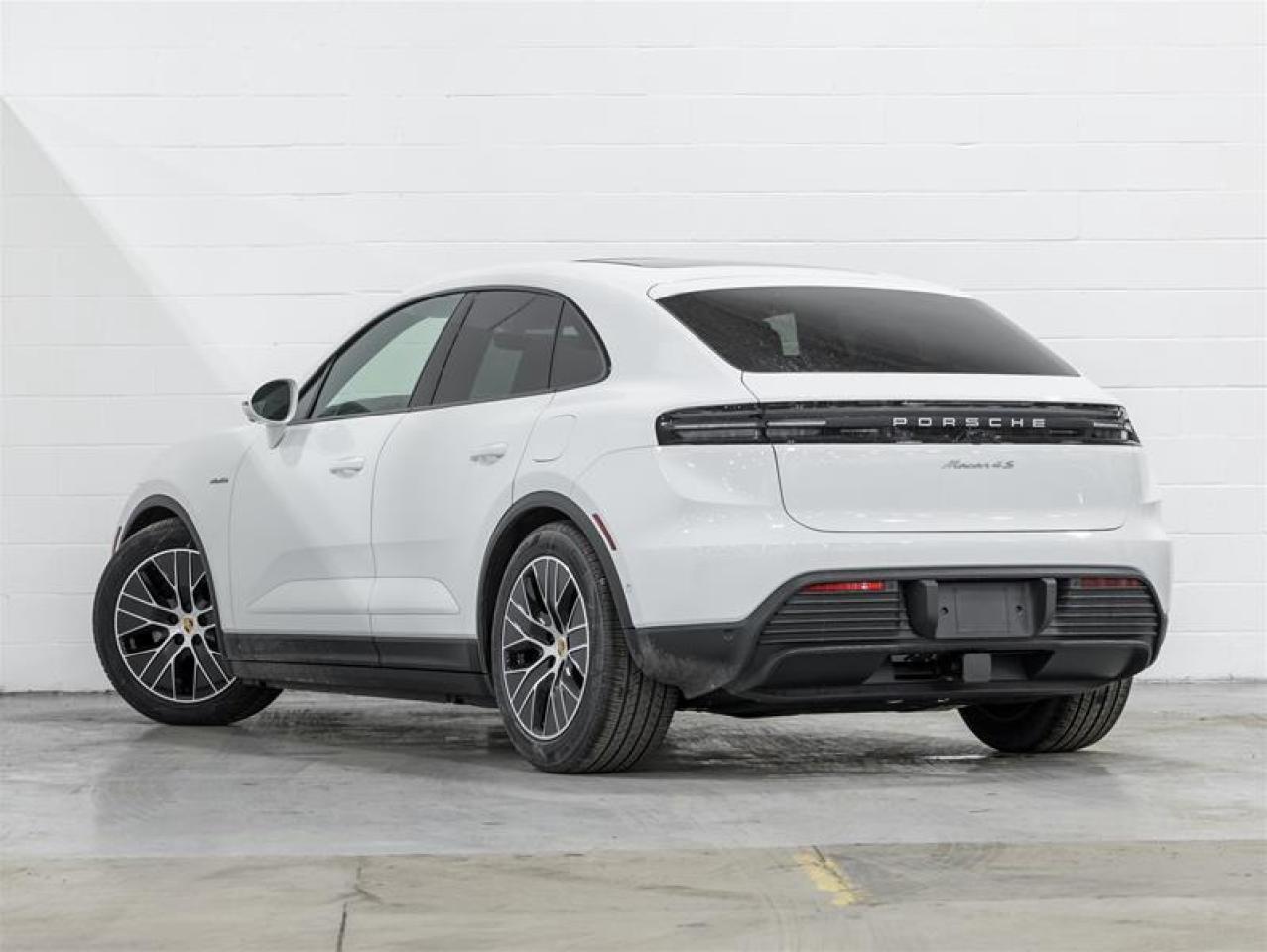 2025 Porsche Macan  Photo2