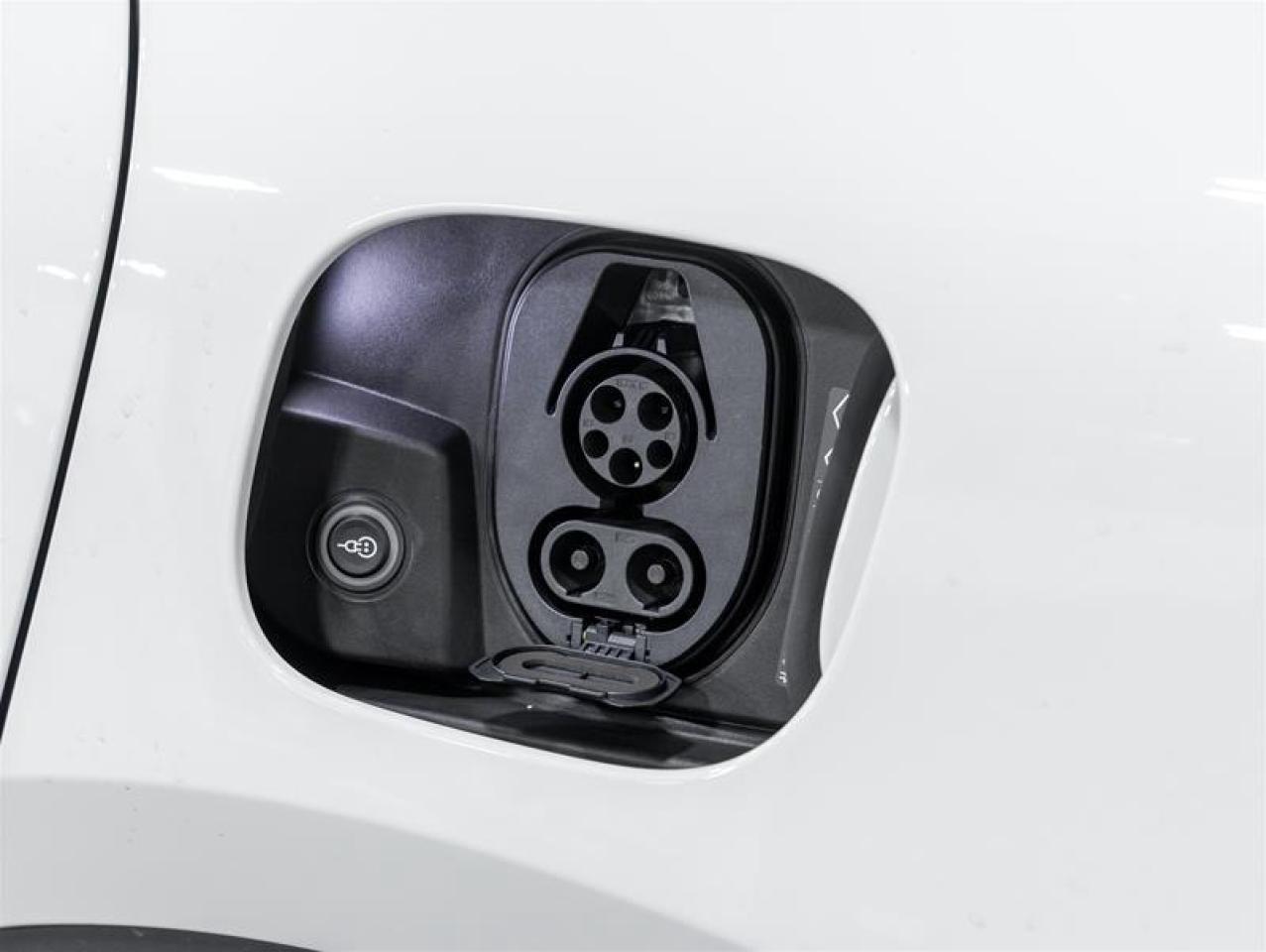 2025 Porsche Macan  Photo