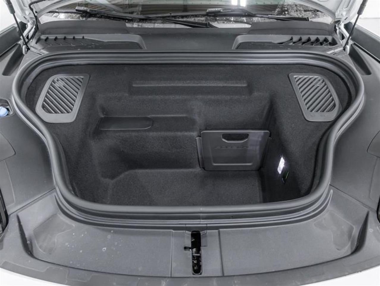 2025 Porsche Macan  Photo