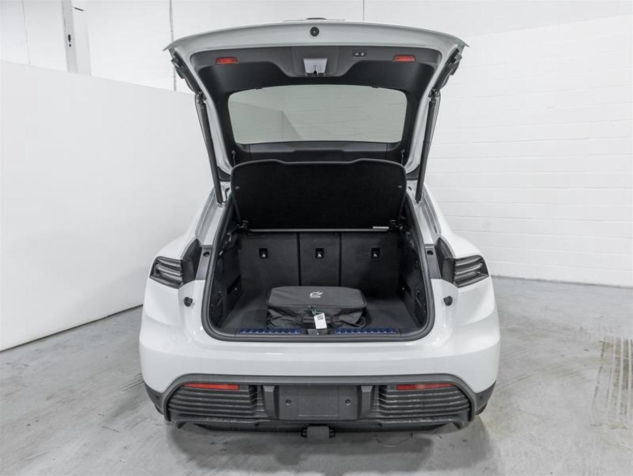 2025 Porsche Macan  Photo