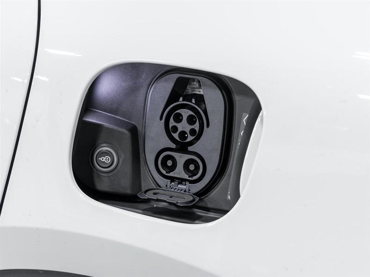 2025 Porsche Macan  Photo