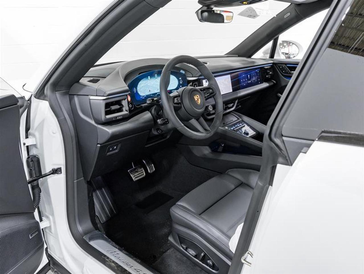 2025 Porsche Macan  Photo