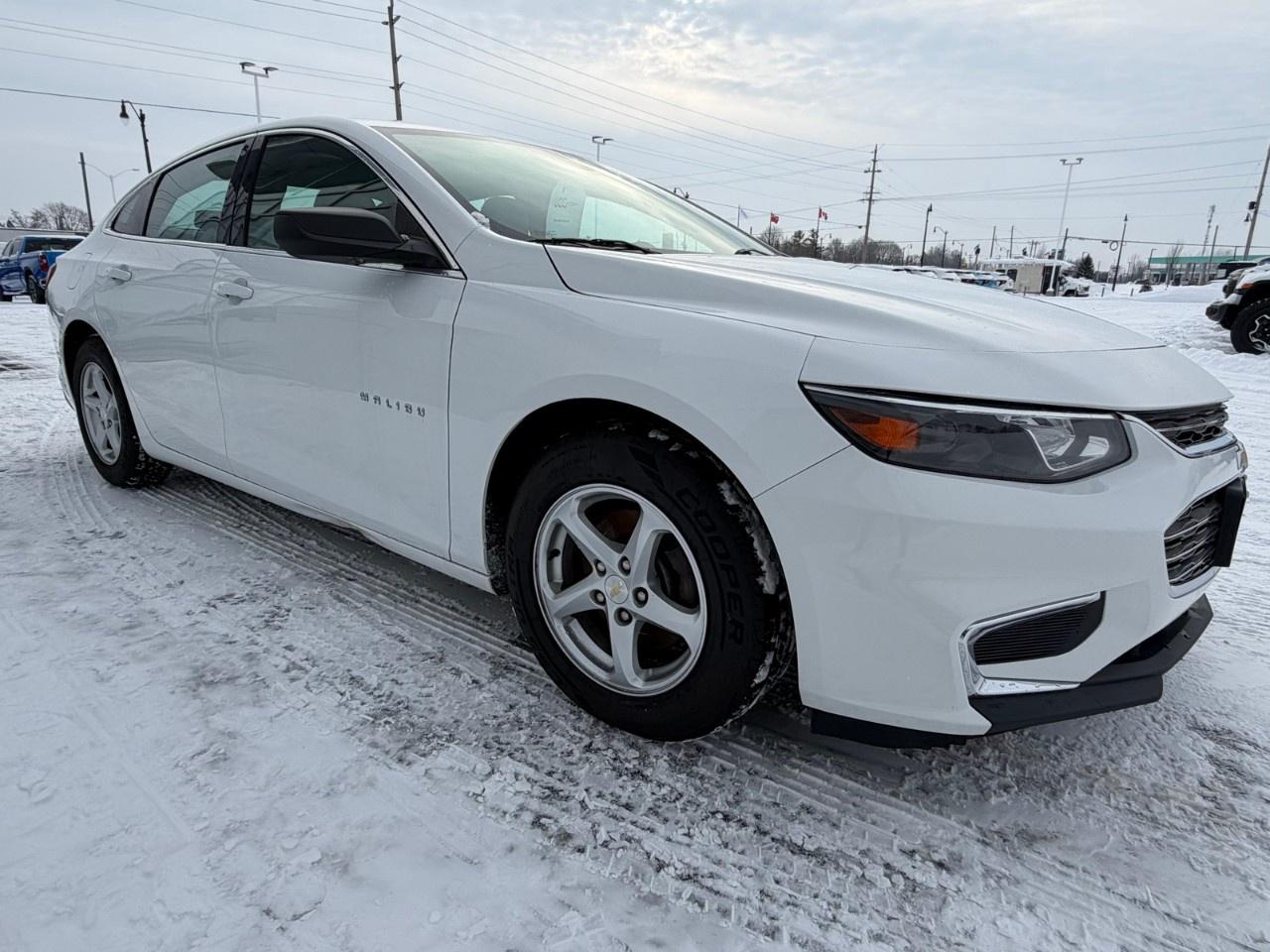 2016 Chevrolet Malibu 4dr Sdn LS w/1LS Photo3