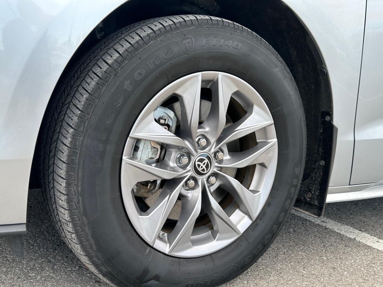 2022 Toyota Sienna LE 8-Passenger 4dr Front-Wheel Drive Passenger Van Photo