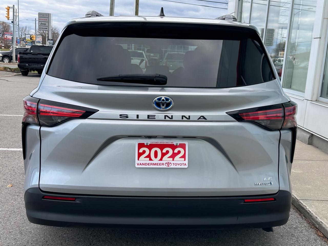 2022 Toyota Sienna LE 8-Passenger 4dr Front-Wheel Drive Passenger Van Photo