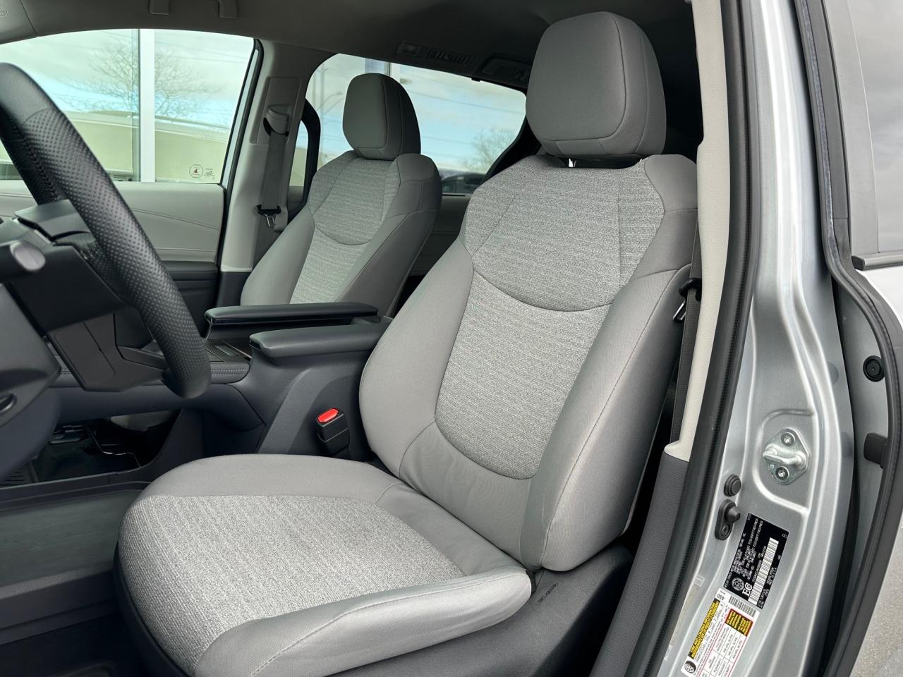 2022 Toyota Sienna LE 8-Passenger 4dr Front-Wheel Drive Passenger Van Photo