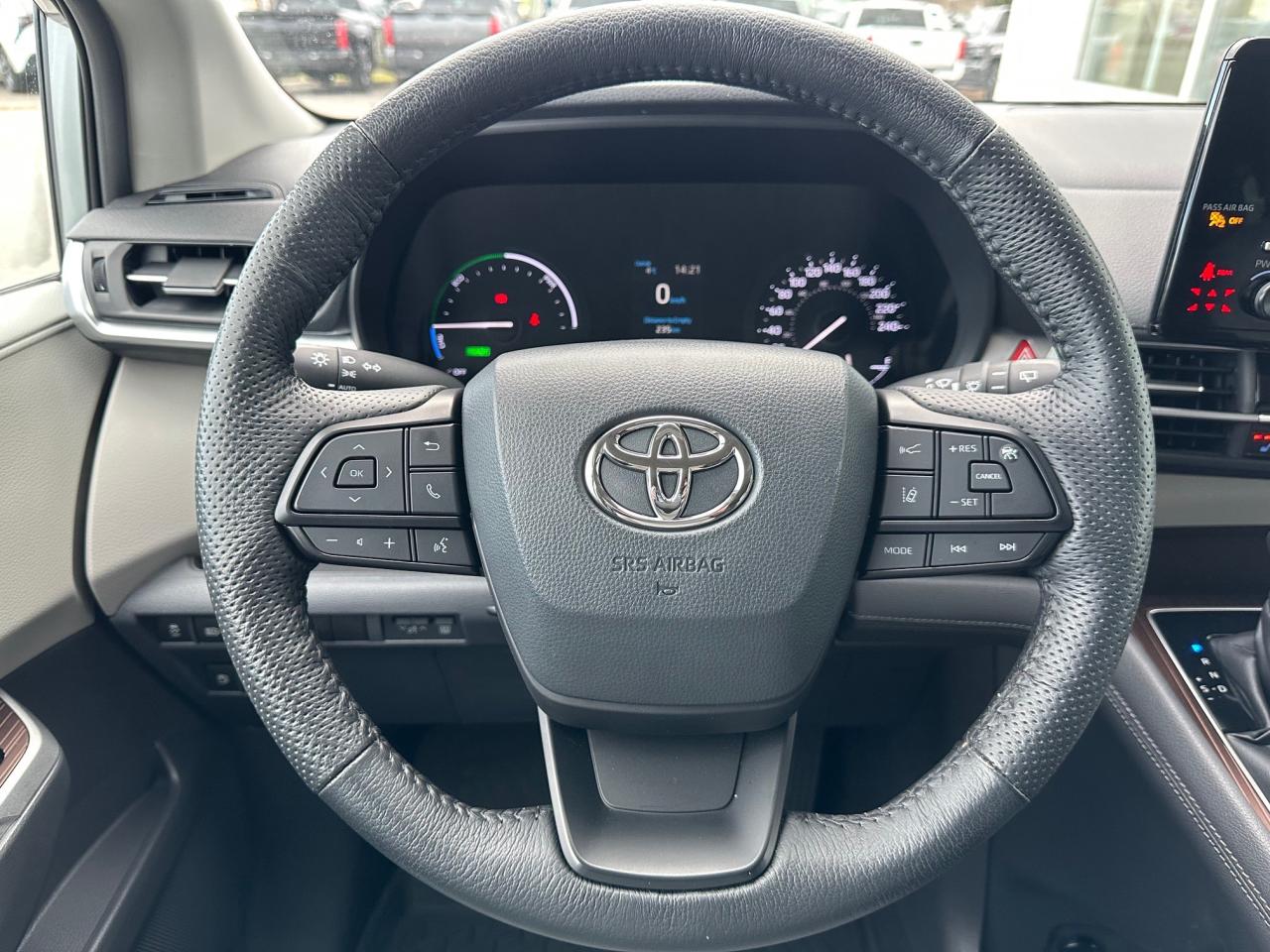 2022 Toyota Sienna LE 8-Passenger 4dr Front-Wheel Drive Passenger Van Photo