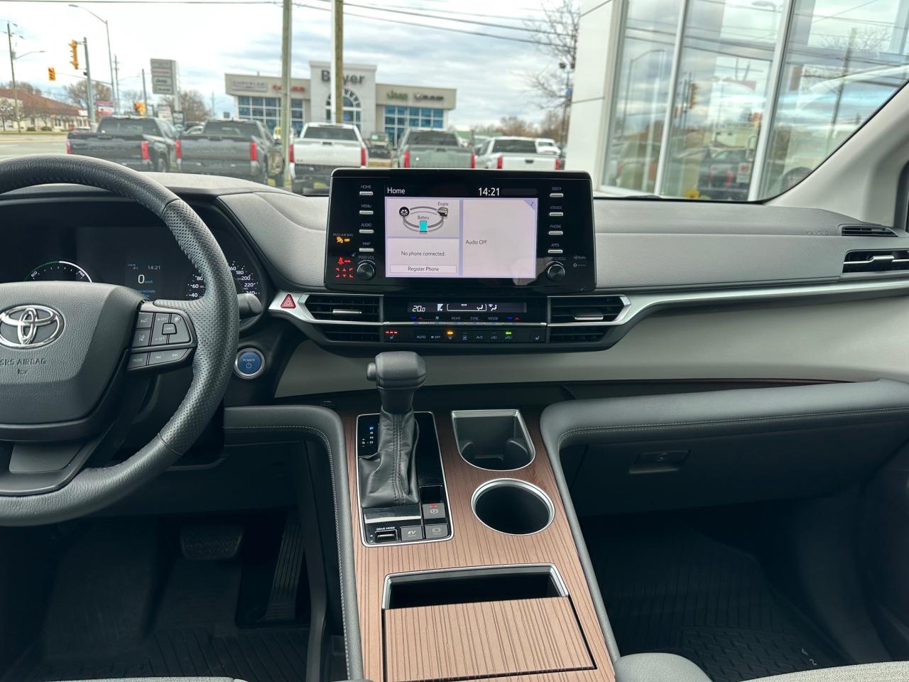 2022 Toyota Sienna LE 8-Passenger 4dr Front-Wheel Drive Passenger Van Photo