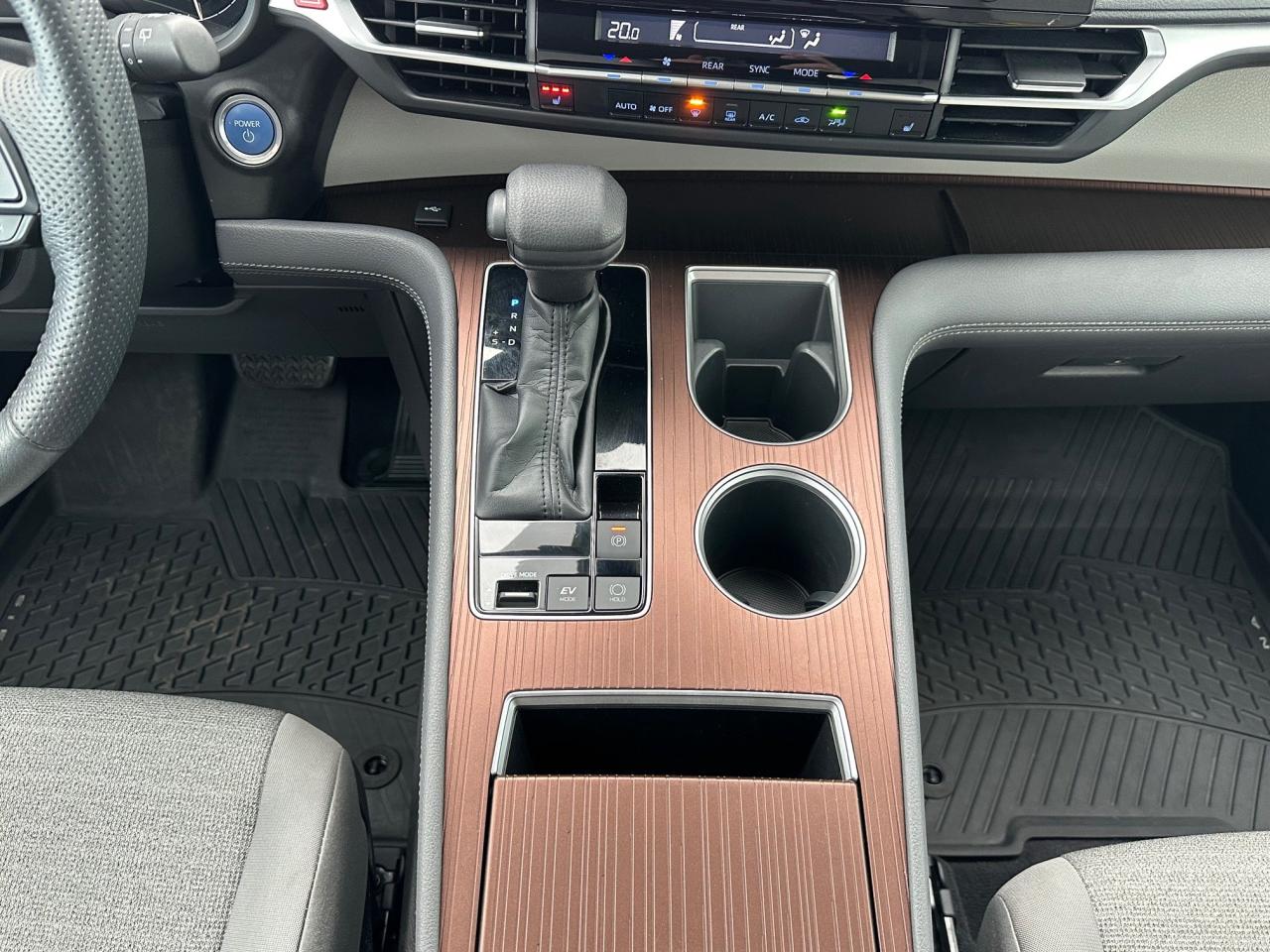 2022 Toyota Sienna LE 8-Passenger 4dr Front-Wheel Drive Passenger Van Photo