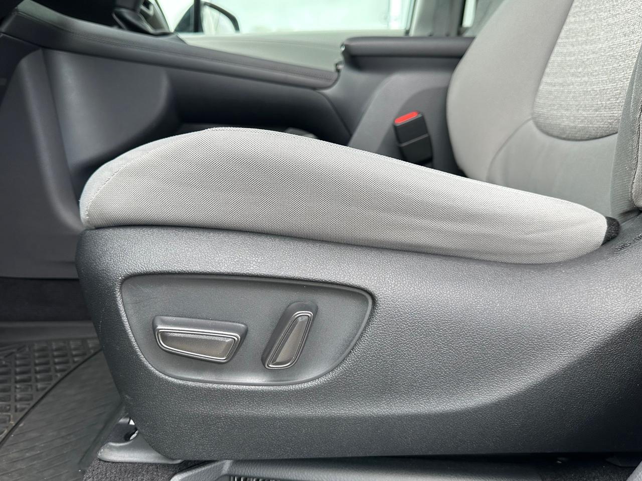 2022 Toyota Sienna LE 8-Passenger 4dr Front-Wheel Drive Passenger Van Photo