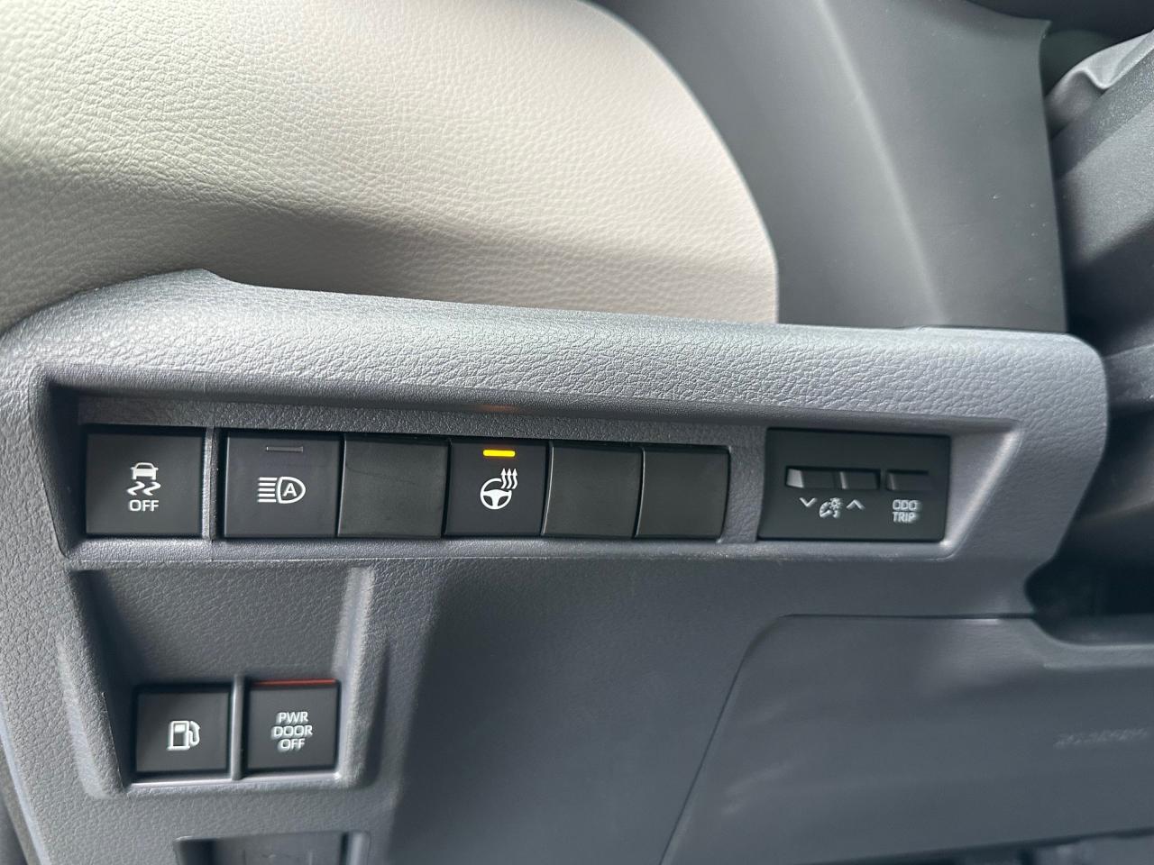 2022 Toyota Sienna LE 8-Passenger 4dr Front-Wheel Drive Passenger Van Photo